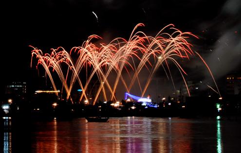 Italian team tops Da Nang Firework Festival 2011