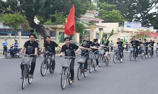 Celebrities enthusiastically join Earth Hour