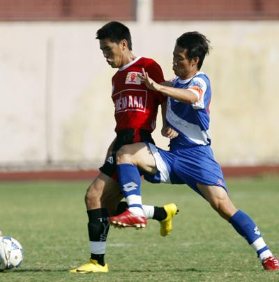 Football star suspended for cuffing opponent