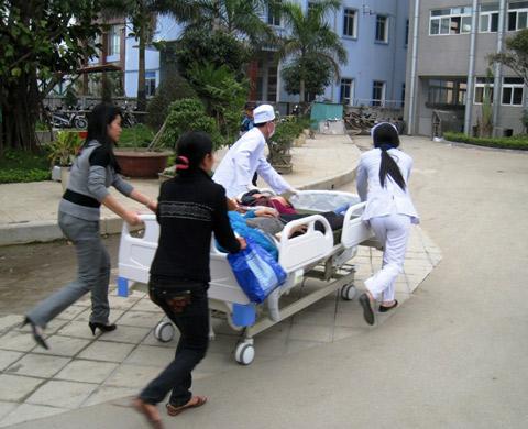 Nearly 1000 workers suffer from food poisoning