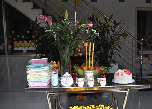First-sale day opened by unicorn dance