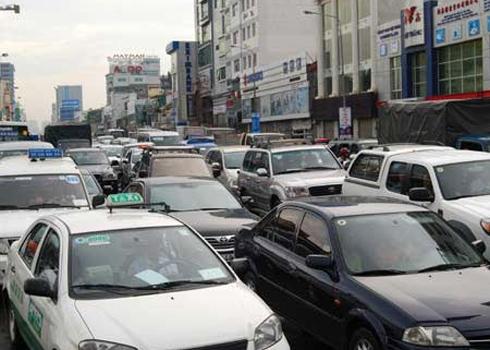 HCM City to collect time-based car parking fees
