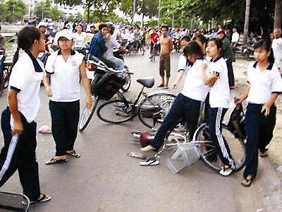 Education officials ordered to prevent students&rsquo; fights