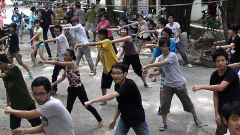 Hanoian youngsters go crazy with Flash Mob