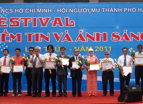 Hanoi commends ten blind people