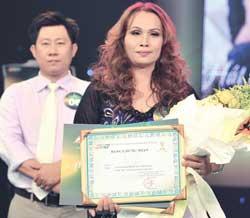 Fruit vendor wins song quest