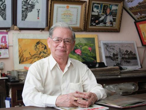 82-year-old artisan embroiders a poem in 14 languages