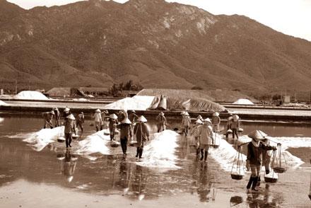 The dance on salt field