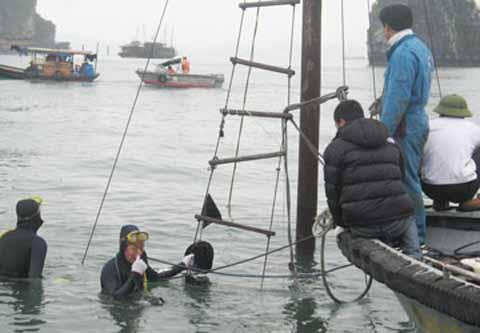 Ha Long tourist boat did not sink due to cracked bilge