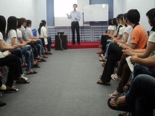 Teenagers rush to learn to… talk much