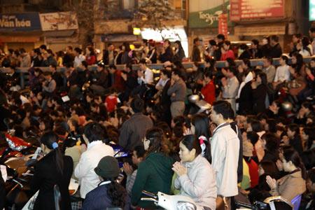 New-year rituals cause traffic jams