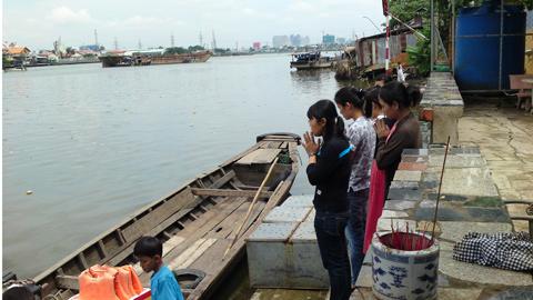 Child &ldquo;pirates&rdquo; make chaos on Saigon River