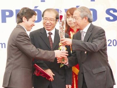 Vietnamese professors too old