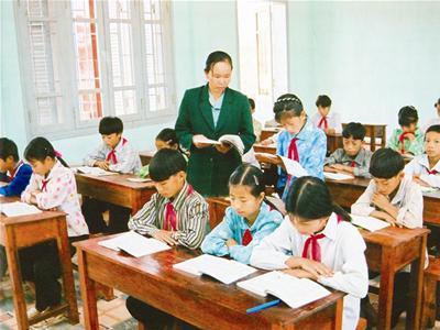 Hanoi unexpectedly delays tuition hikes