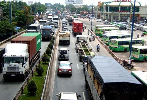HCM City to collect car fees