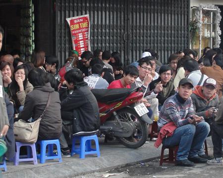 Pavements net small shopkeepers millions dong a day