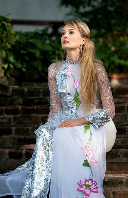 Russian supermodel judges the Miss Vietnam 2010 pagent was “unjust”