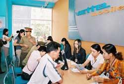 Viettel to cut mobile phone tariffs