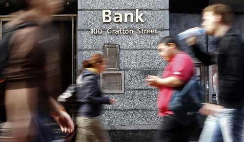 Irish finance minister outlines bank restructuring plan
