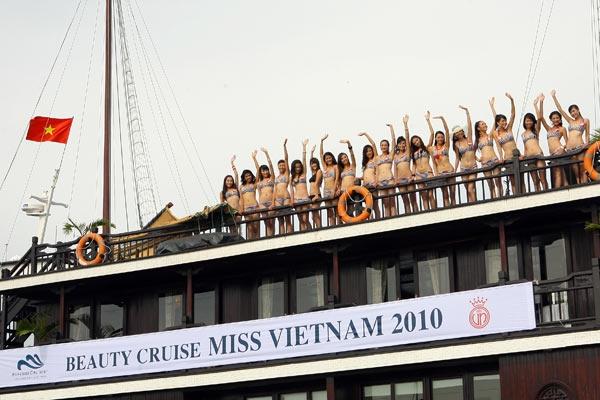 Miss Vietnam contestants on sailboat