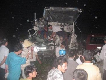 Three die, 18 hurt in head-on collision