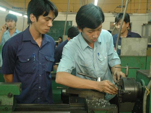 ADB grants $70mil loans to improve vocational training in VN