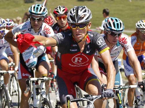 Armstrong announces retirement from cycling