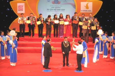 50 firms win Vietnam Tourism Award 2010
