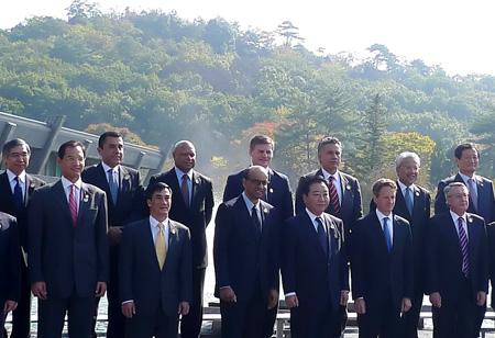 Vietnam contributes $10 million to ASEAN infrastructure fund