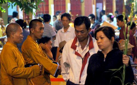 Fake Buddhist monks at Binh Duong’s pagoda