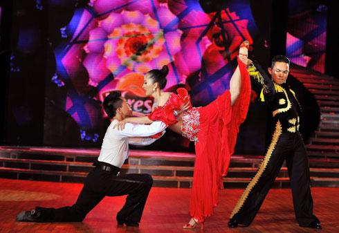 “Universal Steps” kicks off