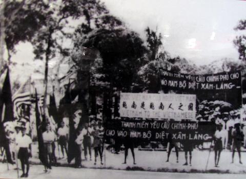 War-time youth threw aside pens to join army