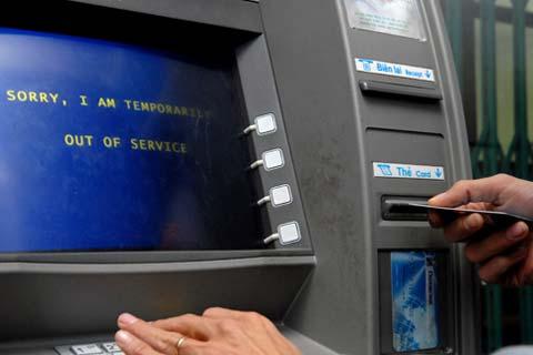 Tentative regulations on ATM transactions make people feel inconvenienced
