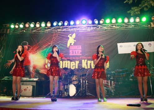 Vietnamese students overzealous with Australian Krump dances