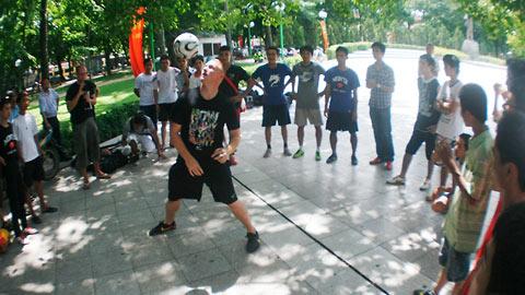 British football freestyler showcase in Hanoi