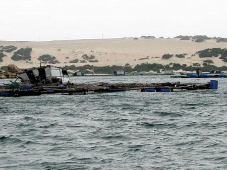 Leasing sea surface: easy for foreigners, difficult for locals