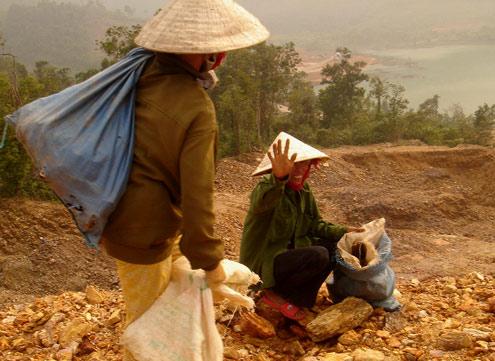 Illegal mining at Vietnam’s largest gold mine