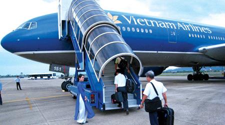 Only businessmen can afford tickets for Tet flights