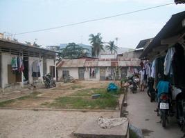 How new students familiarize themselves with big cities and lecture halls?