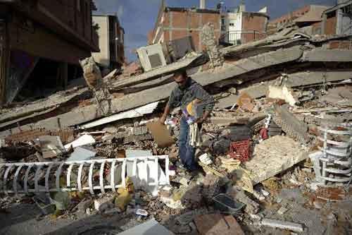 Spanish town assesses earthquake damage