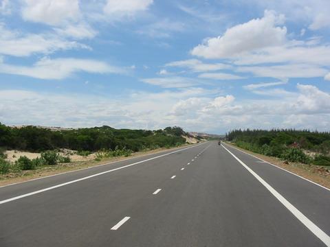 Vietnam to build two more highways