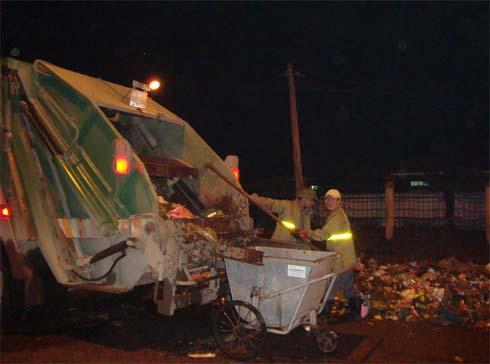 Nearly 700 workers save central city from rubbish