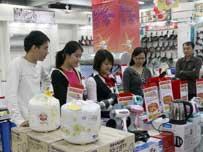 Prices stay high after dollar decline 