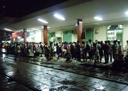 Train derails in Phu Yen