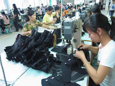 Vietnamese shoe makers should not compete with low prices: MOIT