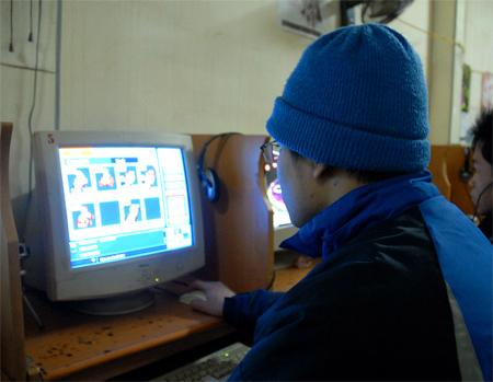 ISPs agree to cut connection to Internet cafes in wee hours