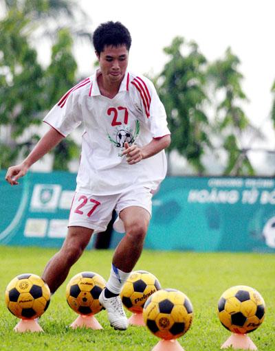 Three football talents to be trained in UK