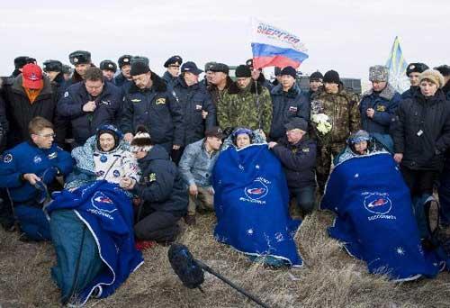 Russian manned spacecraft lands on Earth
