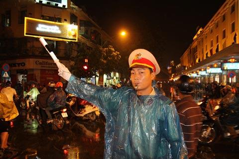 Hanoi’s festival in rain