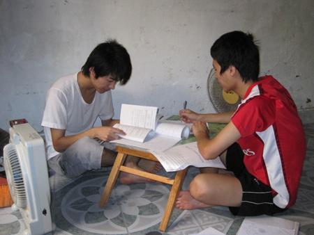 University students suffer summer heat